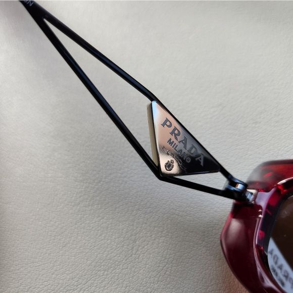PRADA New Symbol logo Red Sunglasses - Picture 4 of 8
